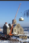 Установка куполов на храме в Лесном городке