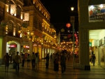 Торговая улица в Макао.